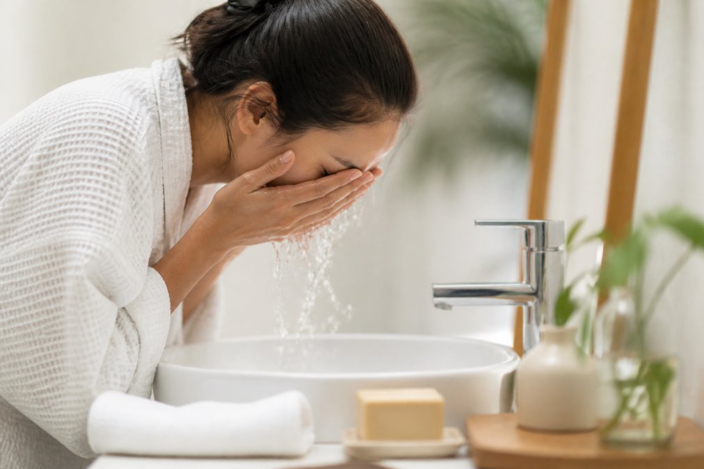 How to Clean Skin Without Irritation: 7 Gentle Steps